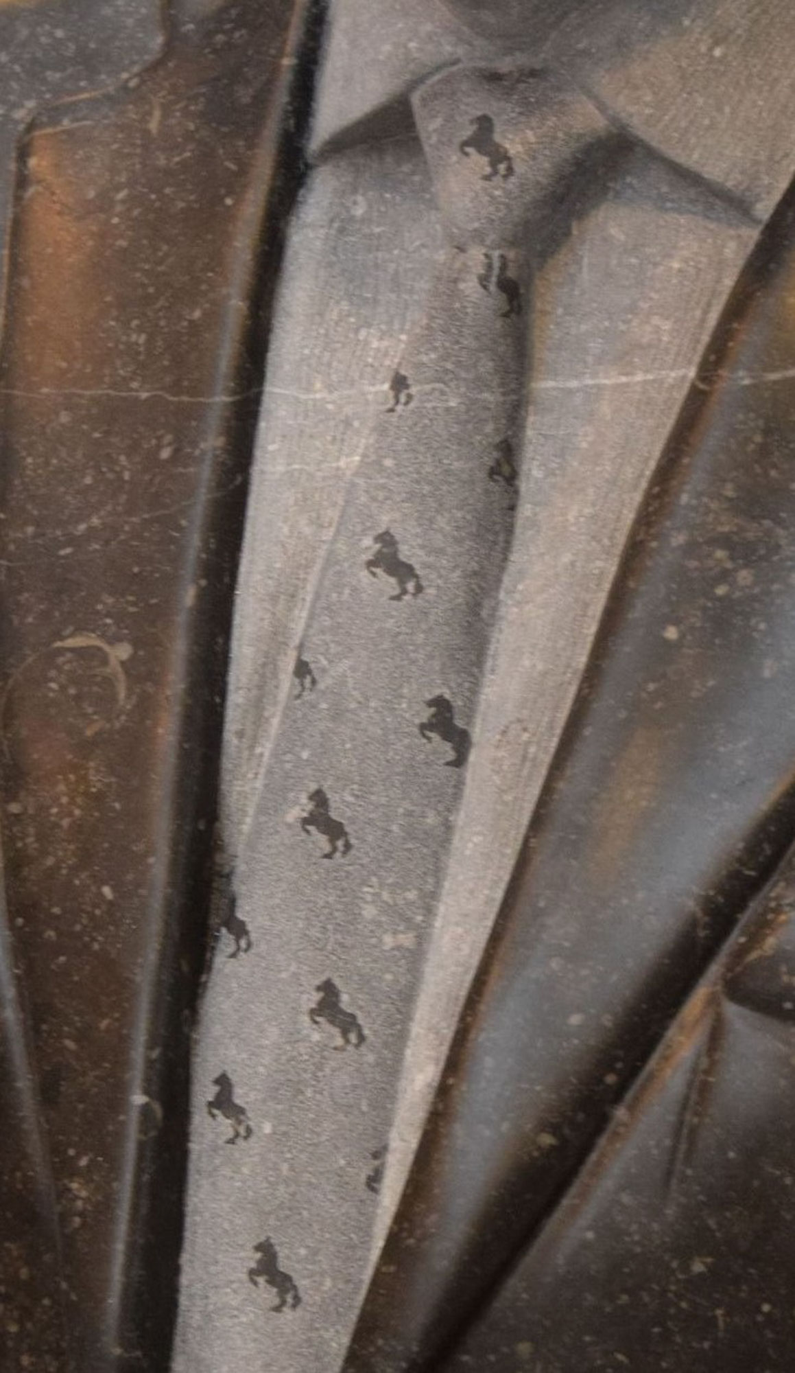 DesignStone-details-cravatte-pierre-Cheval-Anthony_Cognaux-The_Mineralist