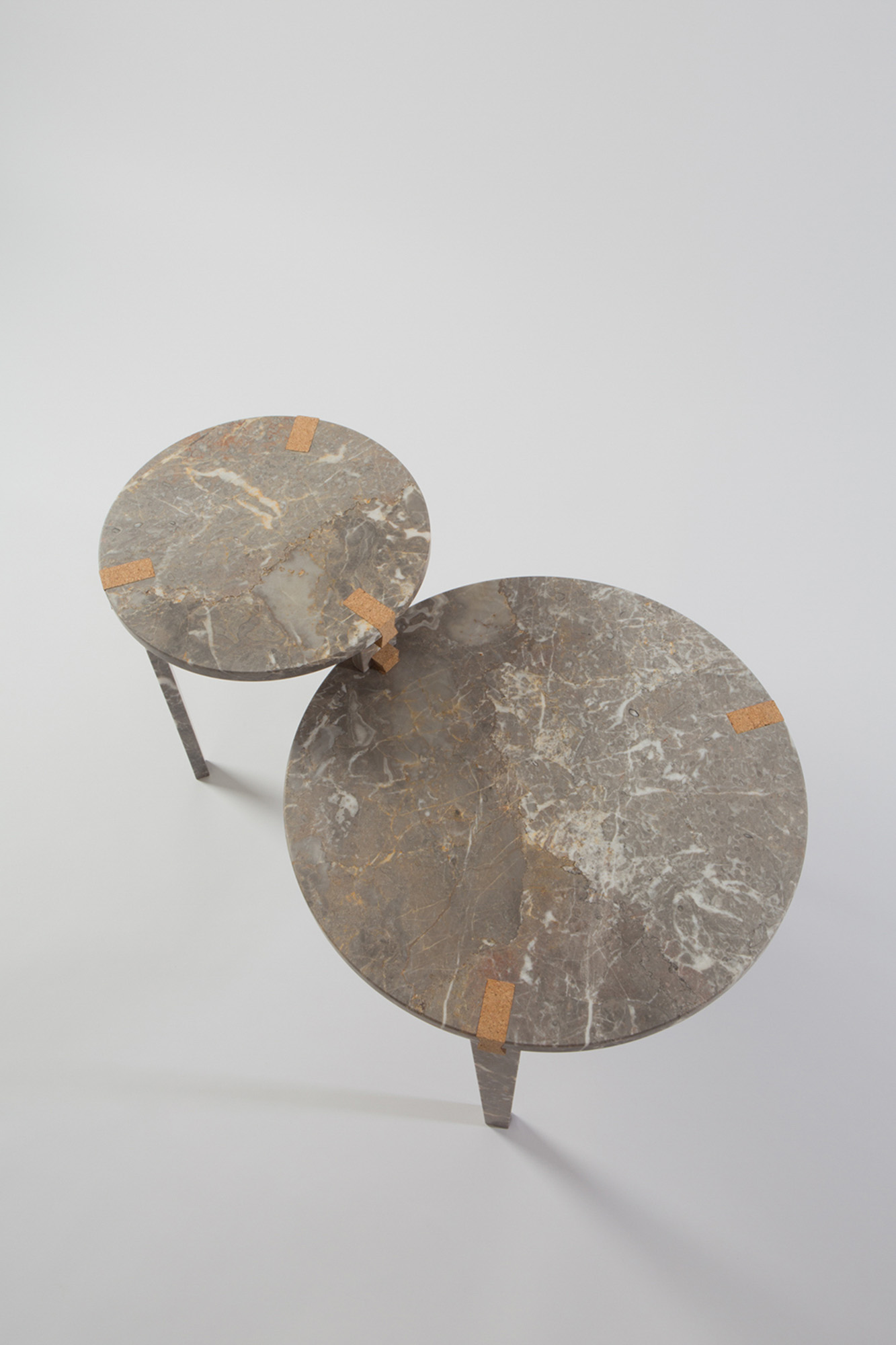 Marbre-Gris_des_Ardennes-Anthony_Cognaux-Modular_Table-detail_The-Minerallist-Claisse_architecture-Merbes_Sprimont-Vitry-2