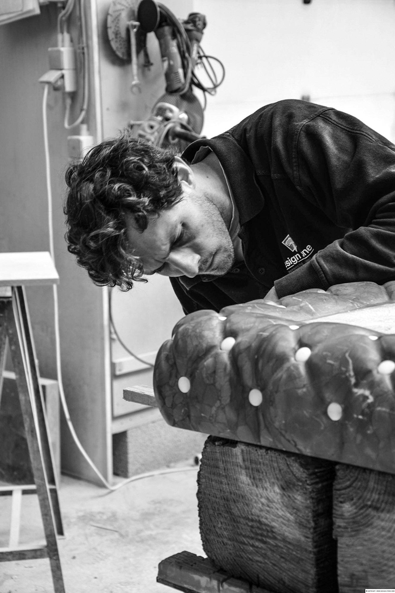 NB-DesignStone-coussin-marbre-The_Mineralist-Anthony_Cognaux-Chesterfield